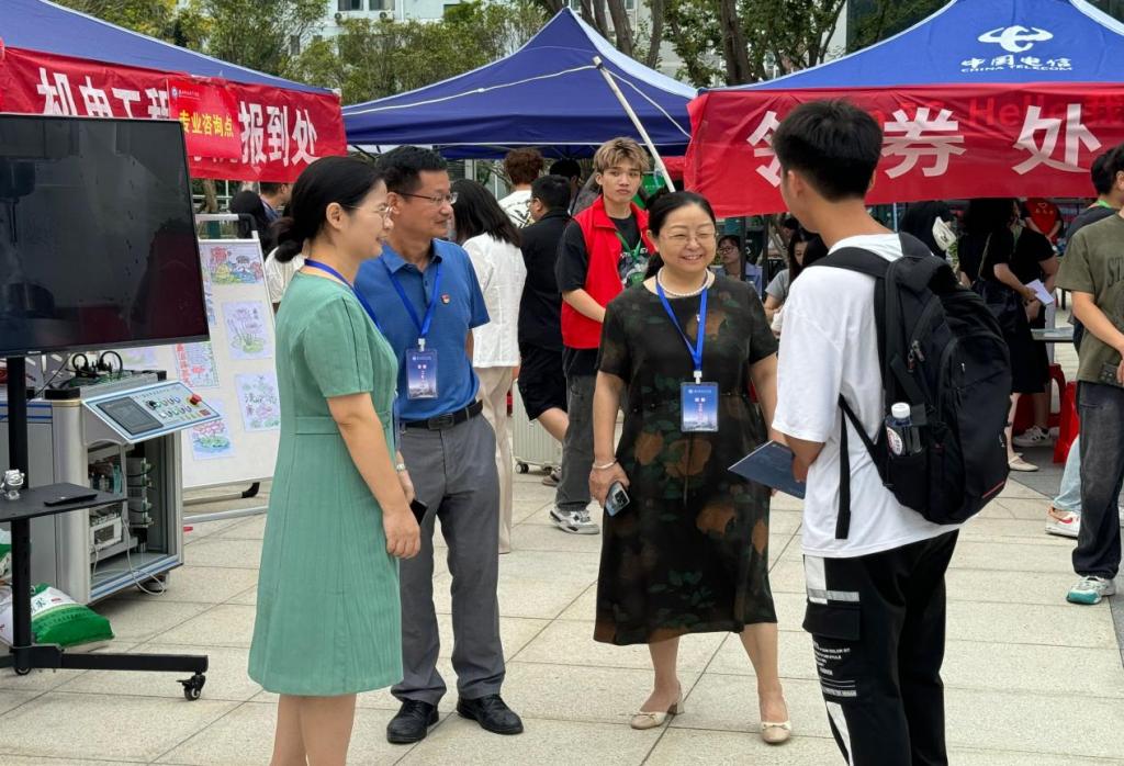 免费观看已满十八岁电视剧两女