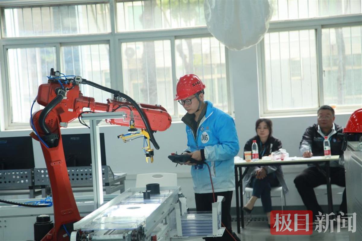 免费观看已满十八岁电视剧两女