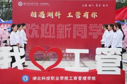 免费观看已满十八岁电视剧两女
