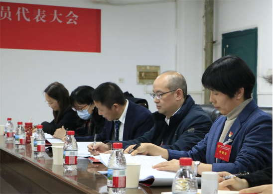 免费观看已满十八岁电视剧两女