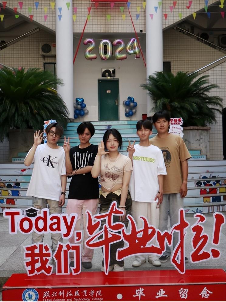 免费观看已满十八岁电视剧两女