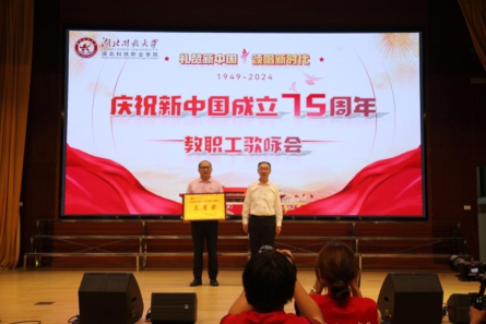 免费观看已满十八岁电视剧两女