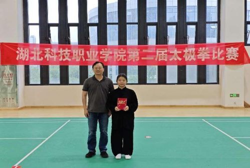 免费观看已满十八岁电视剧两女