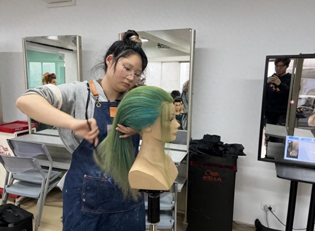 免费观看已满十八岁电视剧两女