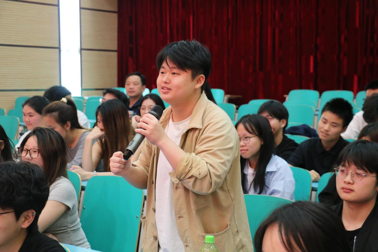 免费观看已满十八岁电视剧两女