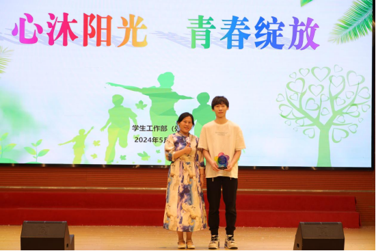 免费观看已满十八岁电视剧两女