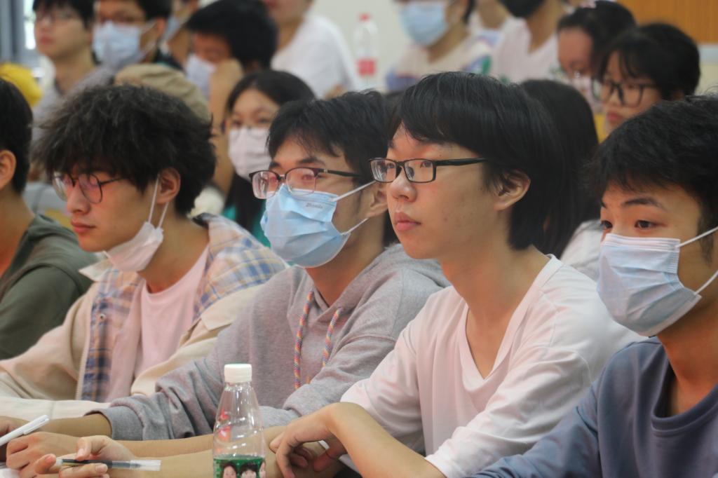 免费观看已满十八岁电视剧两女