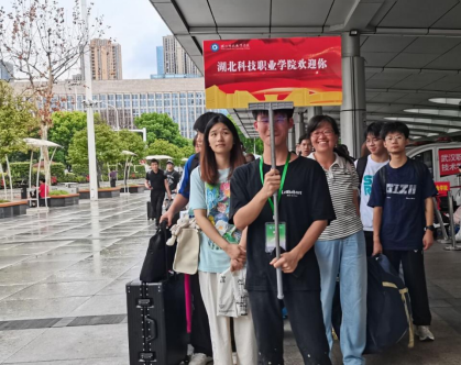 免费观看已满十八岁电视剧两女