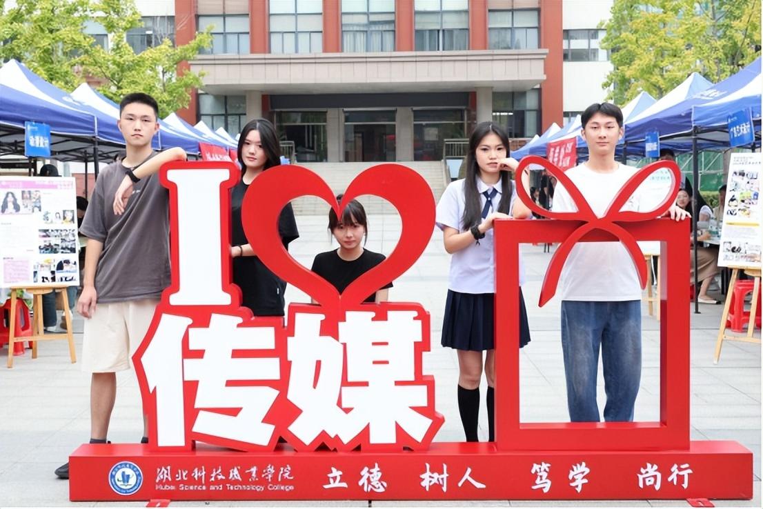 免费观看已满十八岁电视剧两女