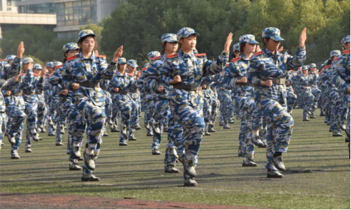免费观看已满十八岁电视剧两女