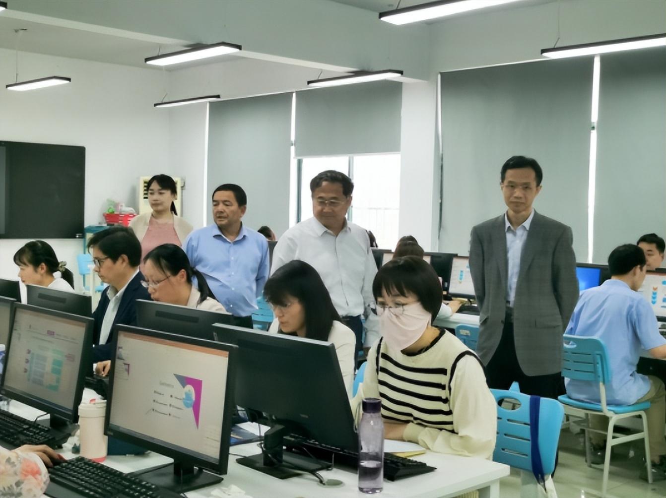 免费观看已满十八岁电视剧两女