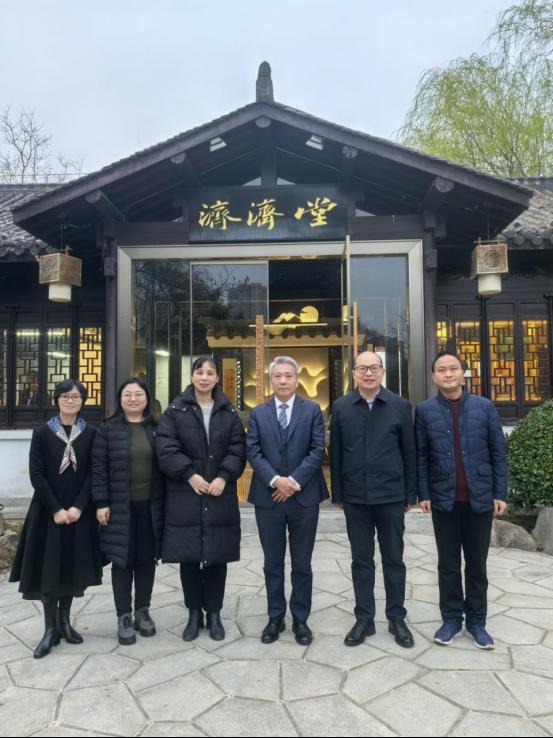 免费观看已满十八岁电视剧两女