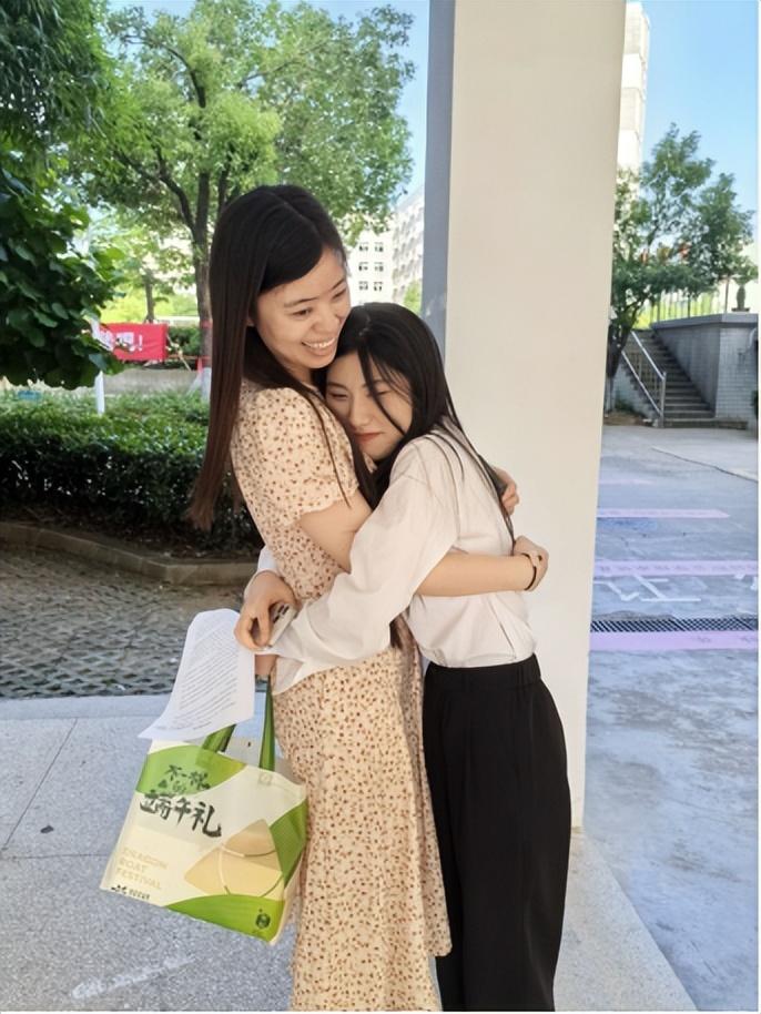 免费观看已满十八岁电视剧两女
