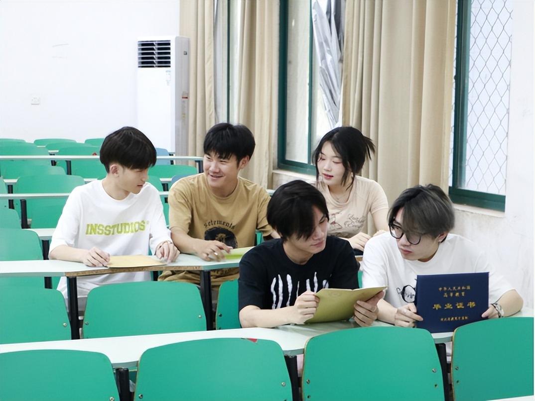 免费观看已满十八岁电视剧两女