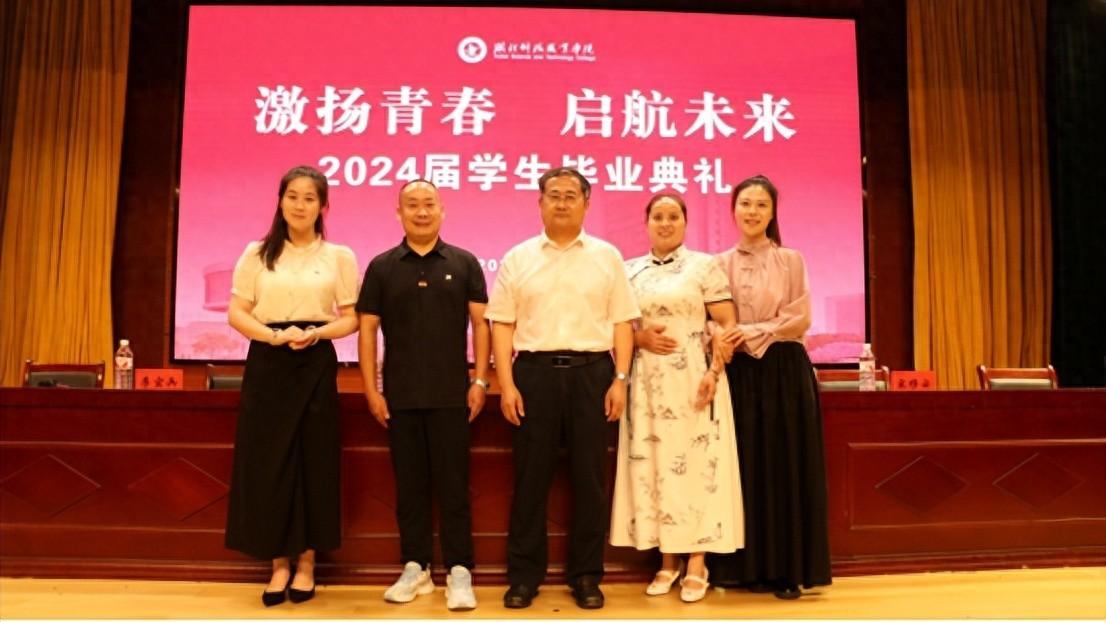 免费观看已满十八岁电视剧两女