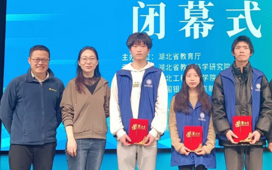 免费观看已满十八岁电视剧两女