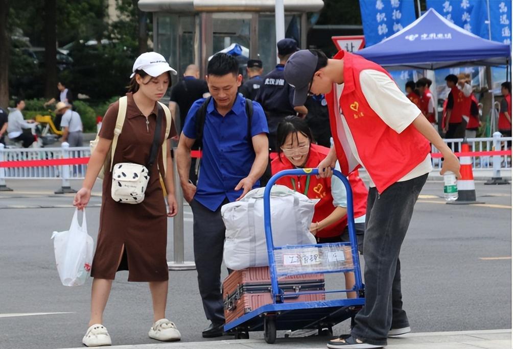 免费观看已满十八岁电视剧两女