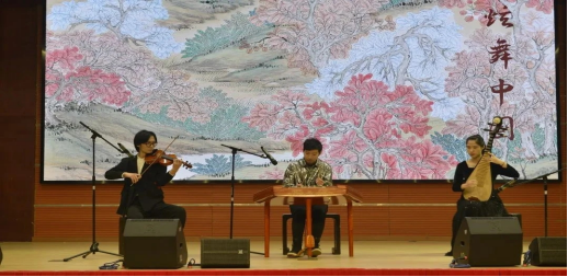 免费观看已满十八岁电视剧两女