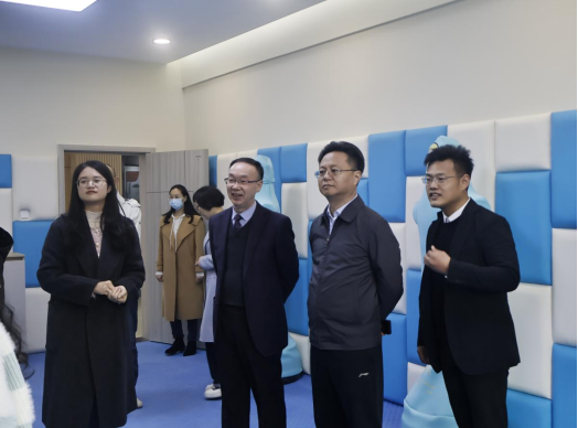 免费观看已满十八岁电视剧两女