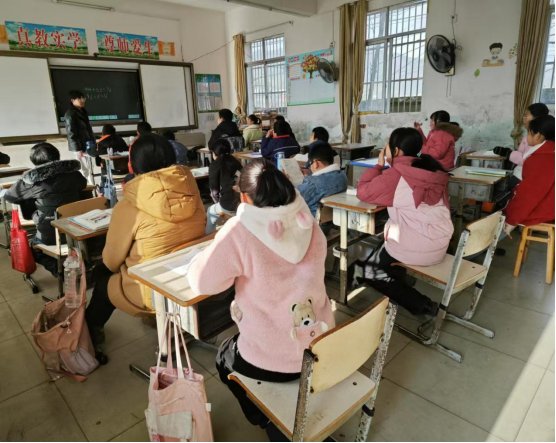 免费观看已满十八岁电视剧两女