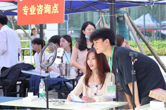 免费观看已满十八岁电视剧两女