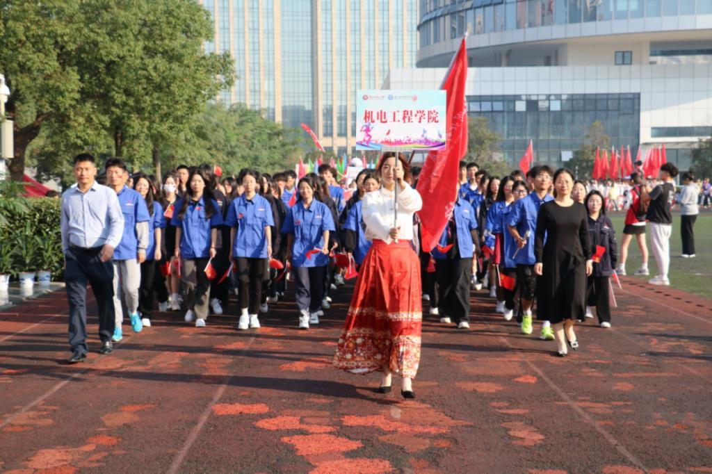 免费观看已满十八岁电视剧两女