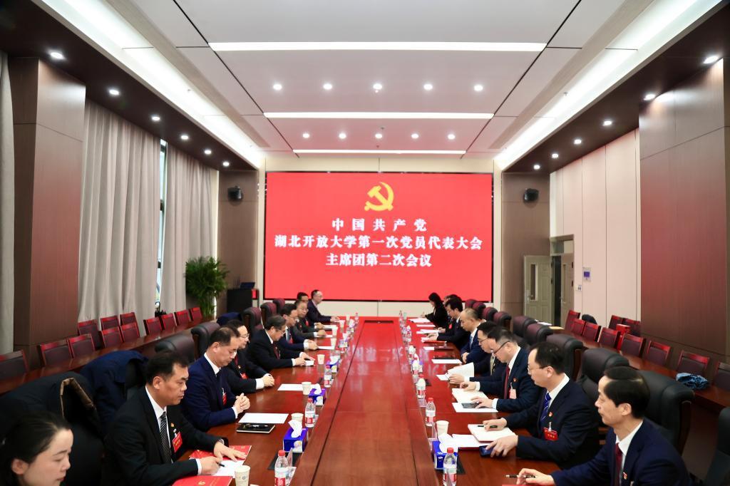 免费观看已满十八岁电视剧两女