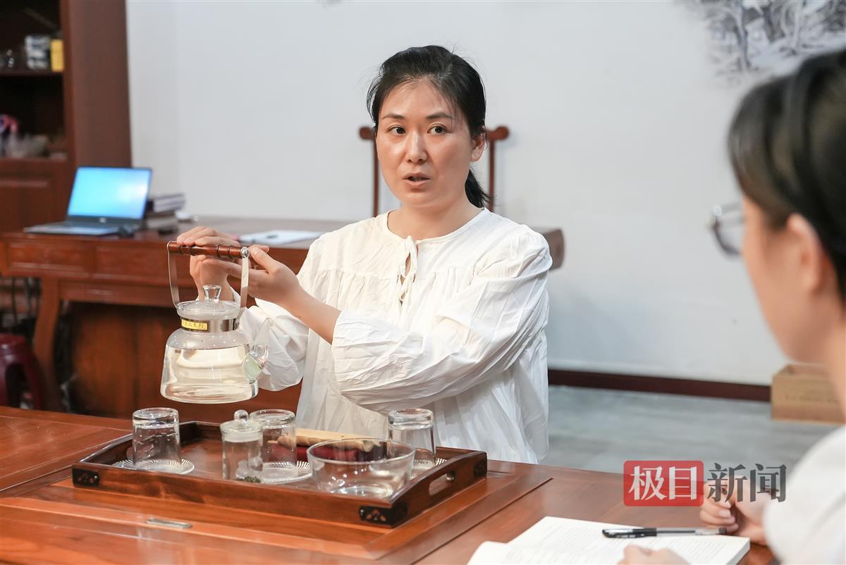 免费观看已满十八岁电视剧两女