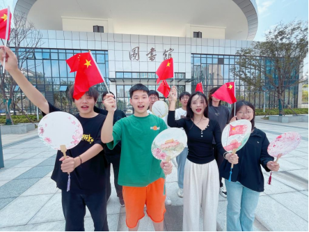 免费观看已满十八岁电视剧两女