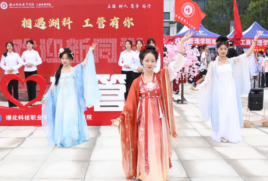 免费观看已满十八岁电视剧两女
