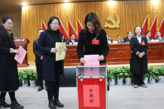 免费观看已满十八岁电视剧两女