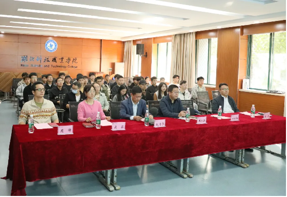 免费观看已满十八岁电视剧两女