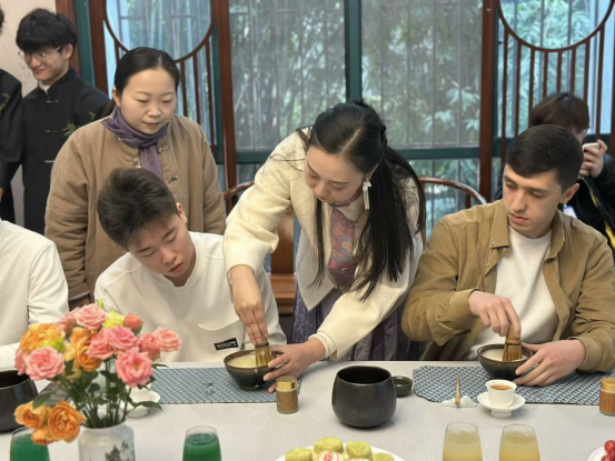 免费观看已满十八岁电视剧两女
