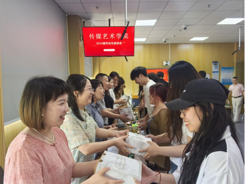 免费观看已满十八岁电视剧两女