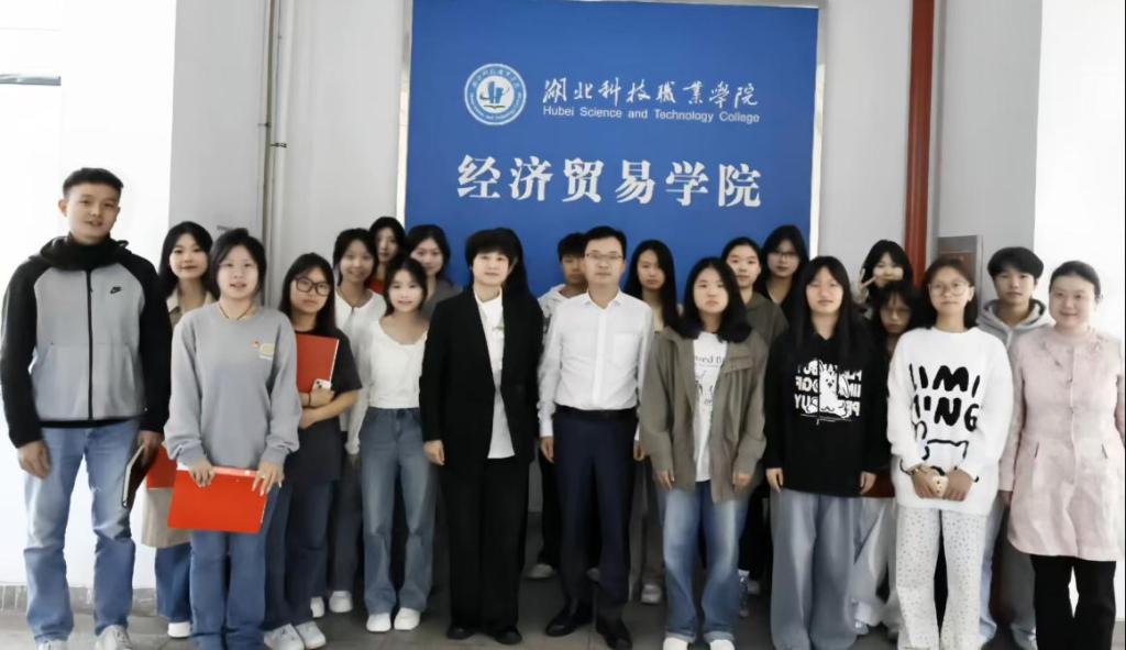 免费观看已满十八岁电视剧两女