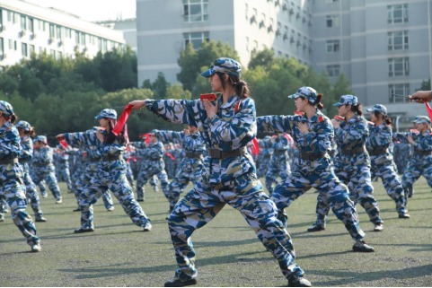 免费观看已满十八岁电视剧两女