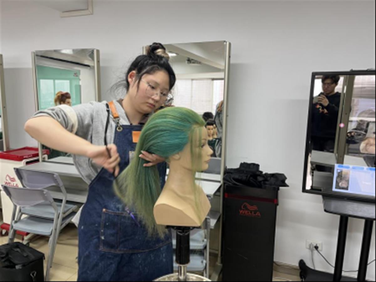 免费观看已满十八岁电视剧两女