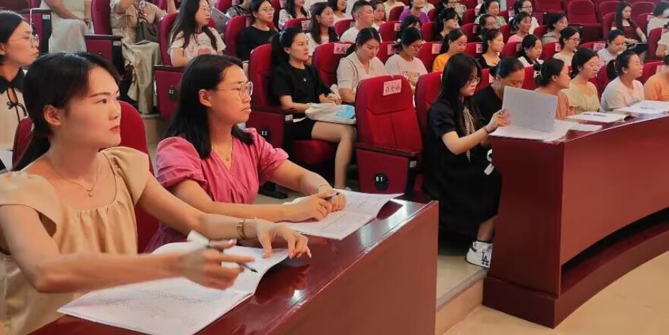 免费观看已满十八岁电视剧两女