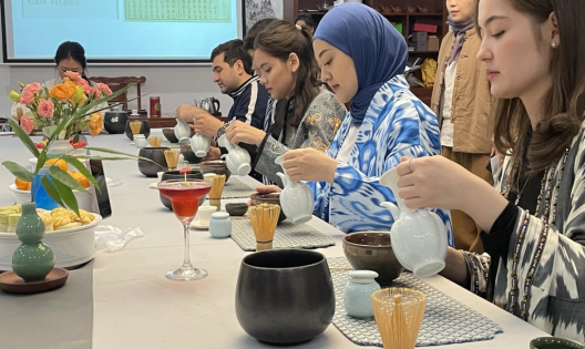 免费观看已满十八岁电视剧两女