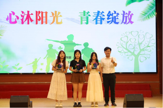 免费观看已满十八岁电视剧两女