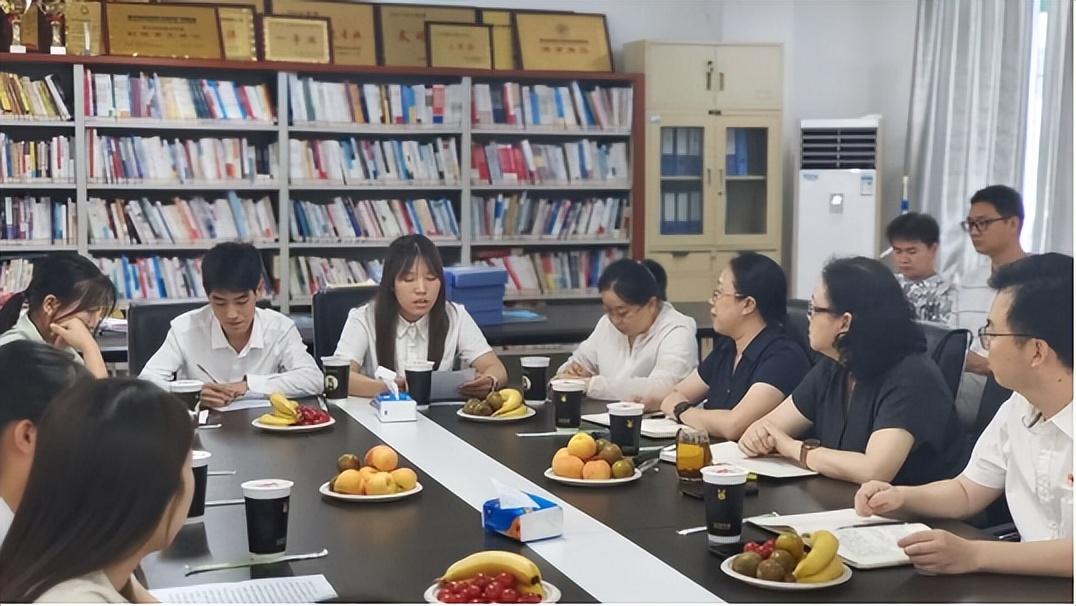 免费观看已满十八岁电视剧两女