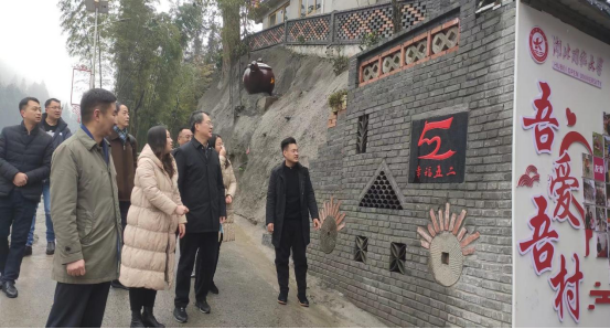免费观看已满十八岁电视剧两女