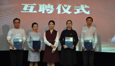 免费观看已满十八岁电视剧两女