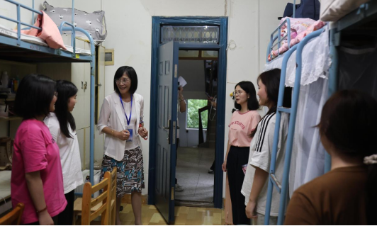 免费观看已满十八岁电视剧两女