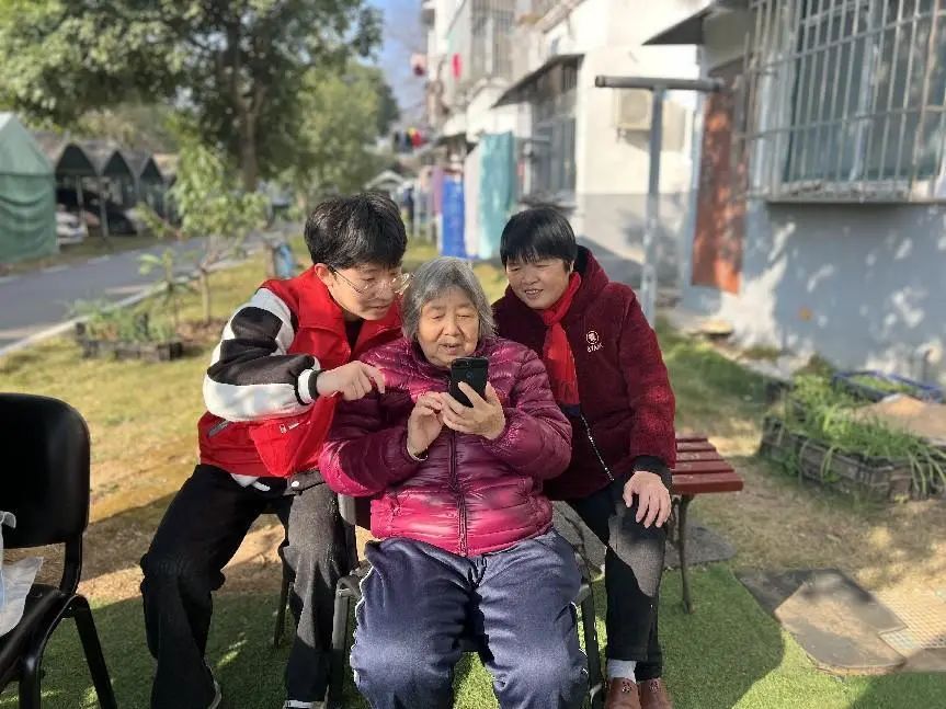 免费观看已满十八岁电视剧两女