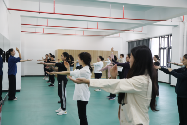 免费观看已满十八岁电视剧两女