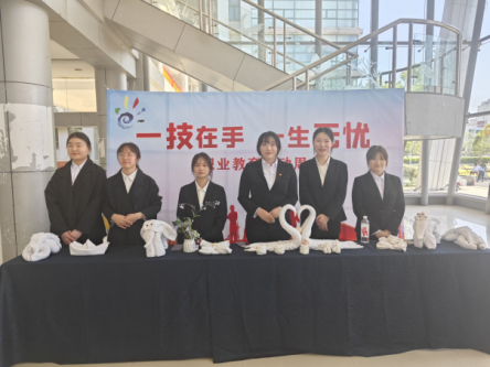 免费观看已满十八岁电视剧两女