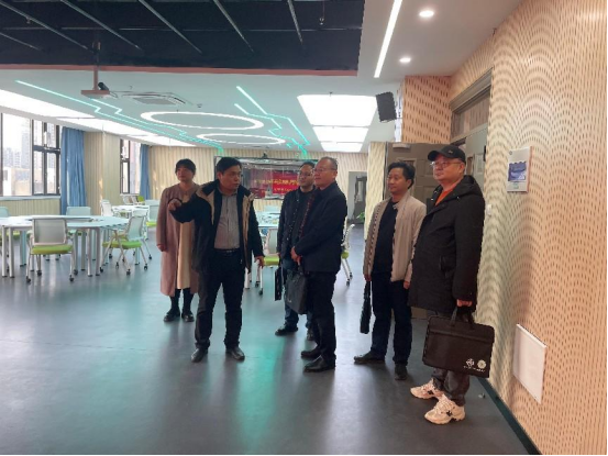 免费观看已满十八岁电视剧两女