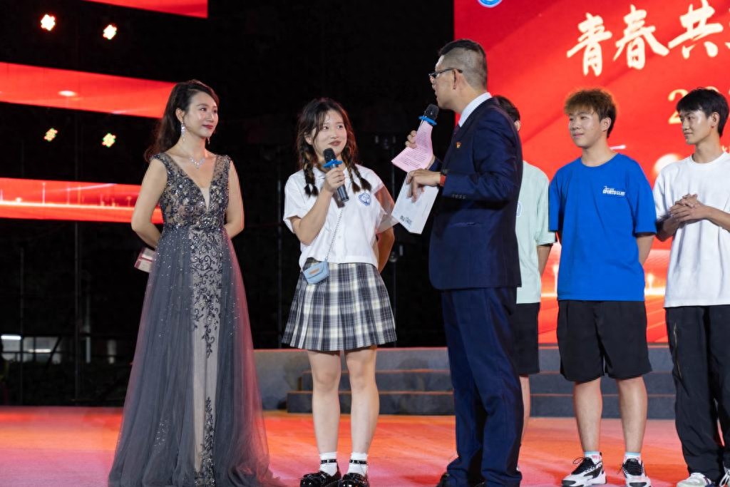 免费观看已满十八岁电视剧两女