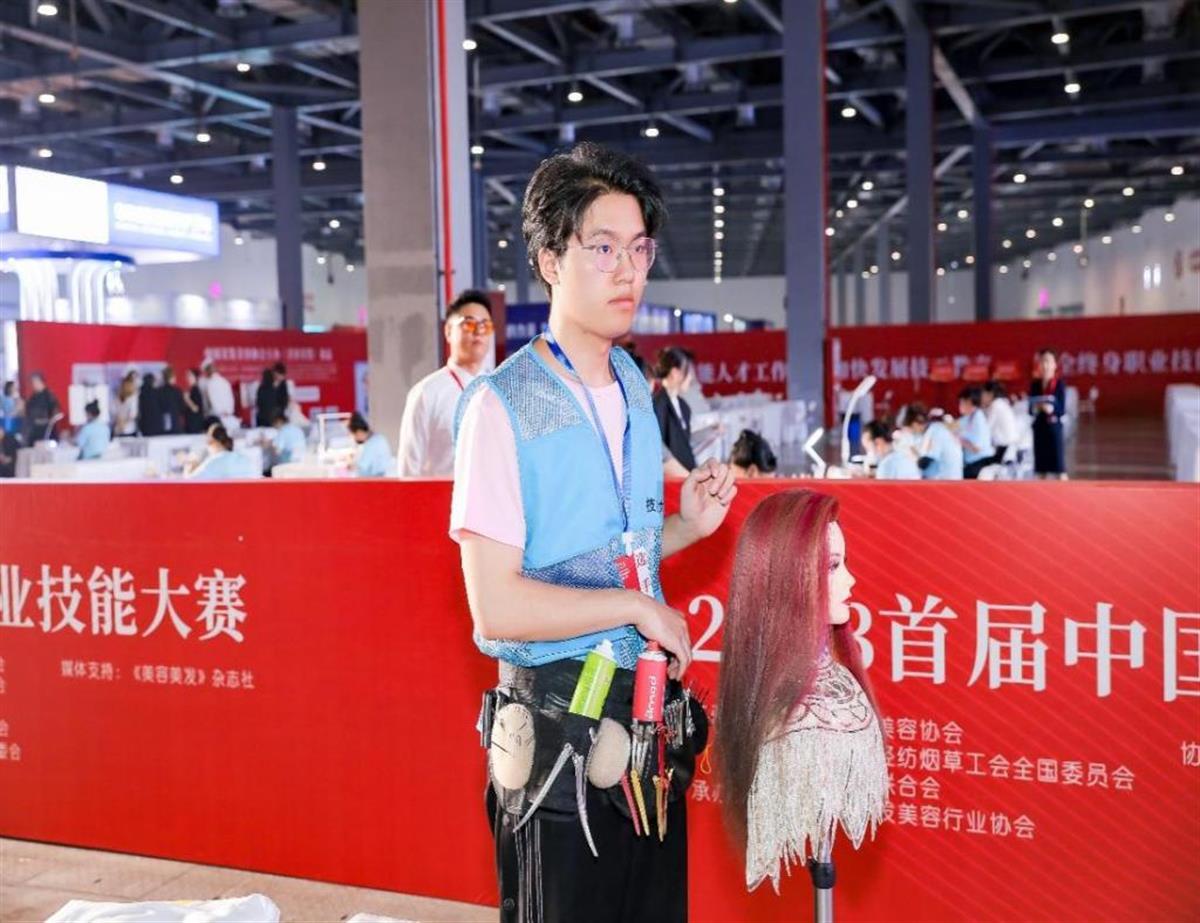 免费观看已满十八岁电视剧两女